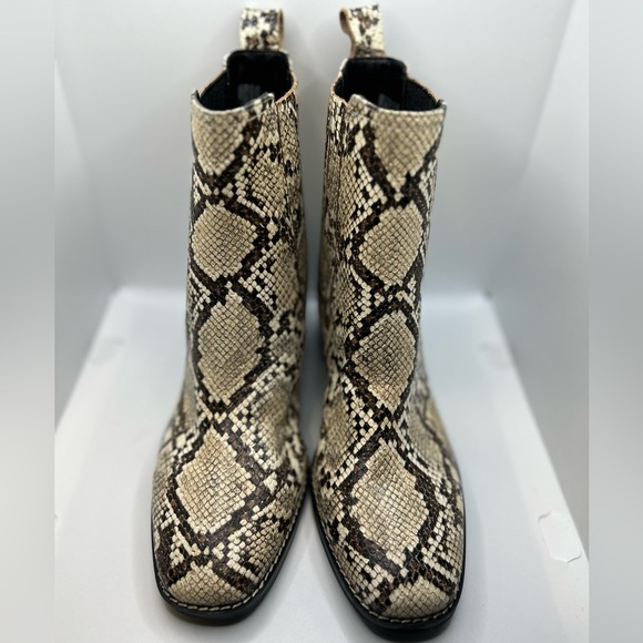 NWT Nordstrom Nohazina-Lea Caramel Snake Print Heel Ankle Boots Size: - Picture 4 of 10